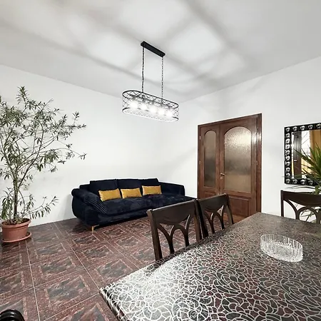 Private Garden Near Amazonia & Iulius Town Апартаменты *