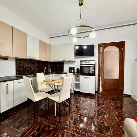 Private Garden Near Amazonia & Iulius Town Тимишоара