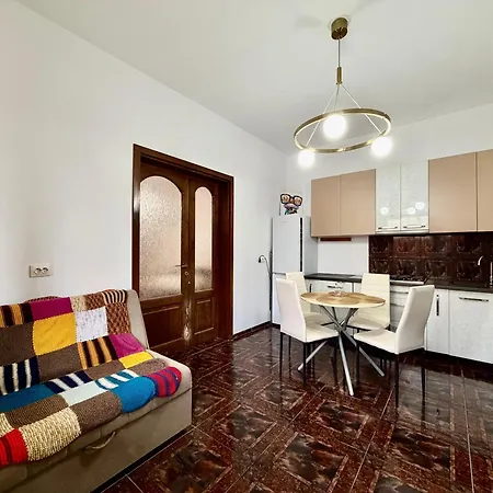 Апартаменты Private Garden Near Amazonia & Iulius Town