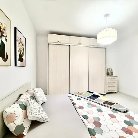 Private Garden Near Amazonia & Iulius Town