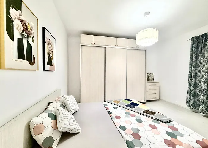 Private Garden Near Amazonia & Iulius Town